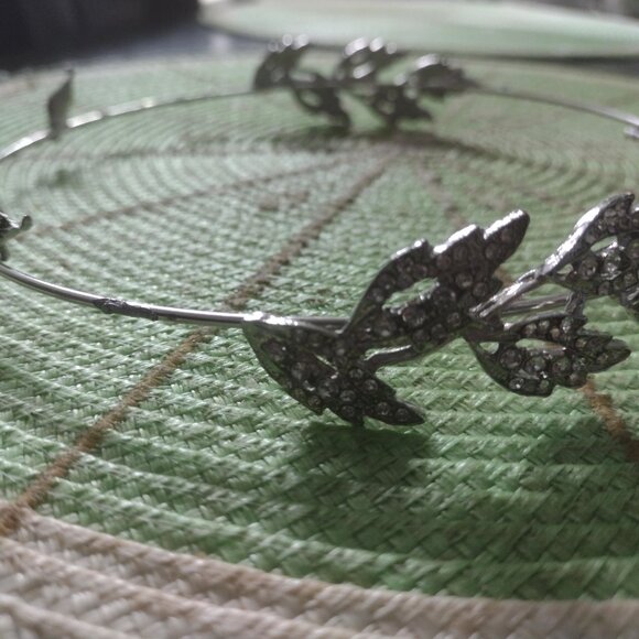 silver stoned tiara - Picture 3 of 3
